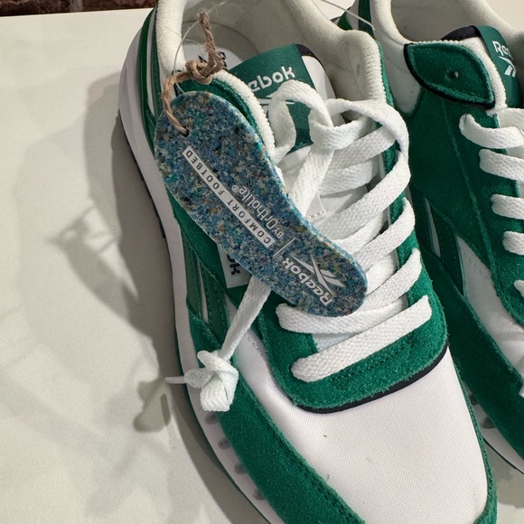 Woman Reebok Green and White Athletic Shoes Forte Racer Sneakers - Picture 3 of 7